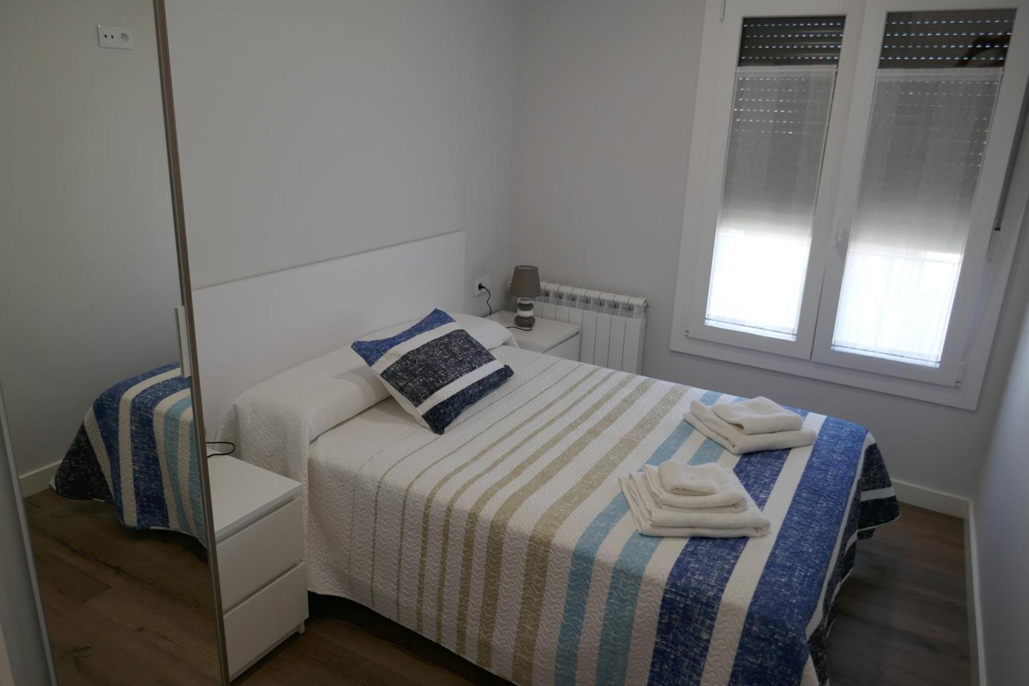 Apartamentos La Muralla ثامورا الغرفة الصورة